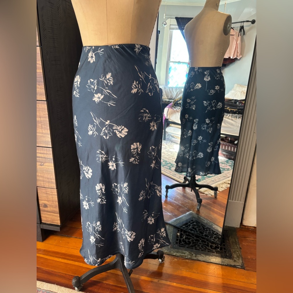 Urban Outfitters Blue and White Floral midi skirt